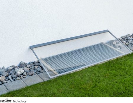 Insektenschutz: Kellerschachtabdeckung.